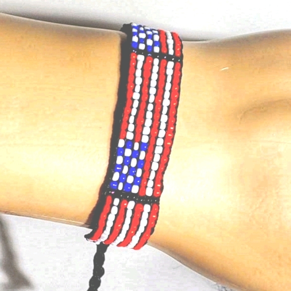 247B184 Red White & Blue Flag Beaded Bracelet - Picture 1 of 5